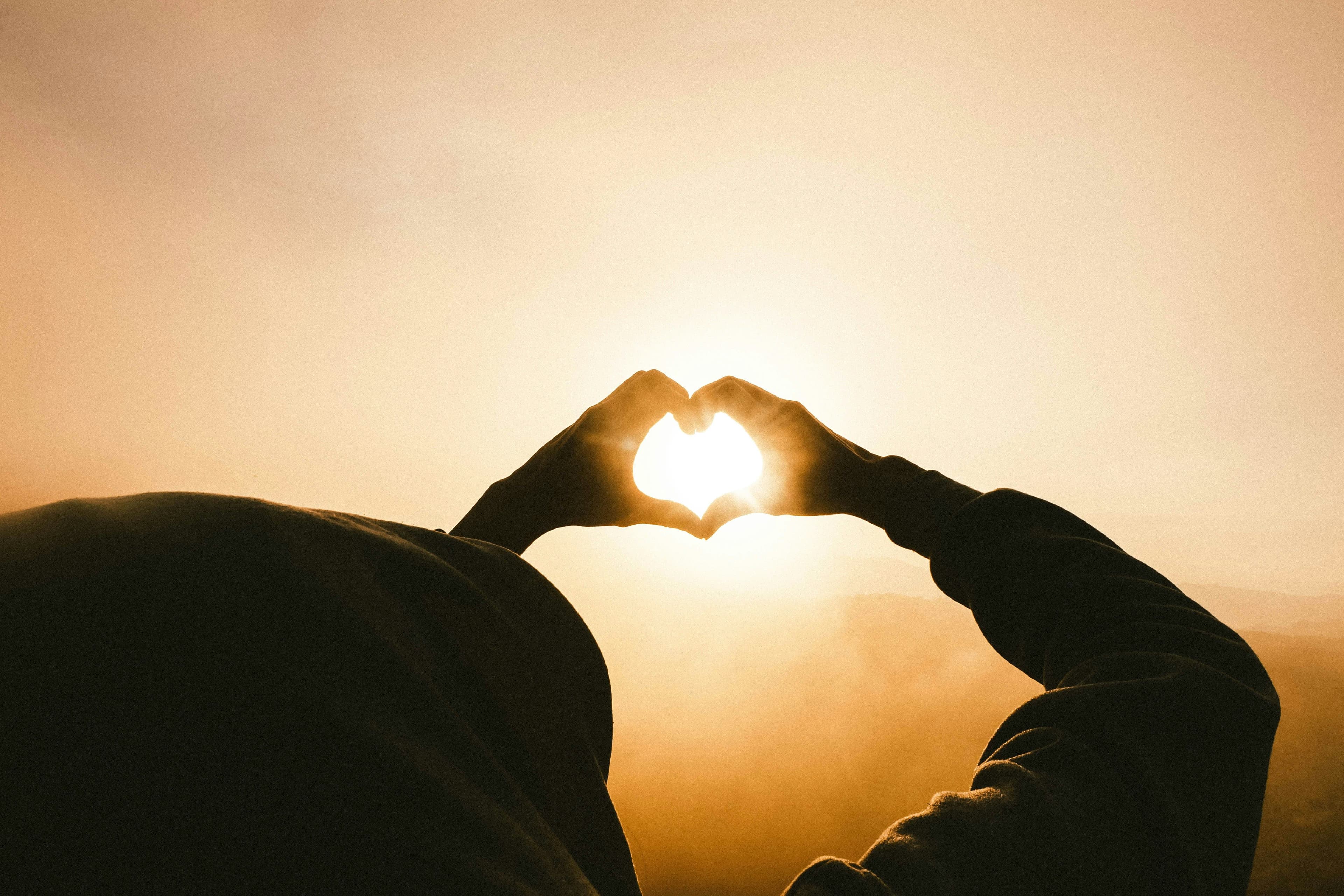 The sun inside a heart